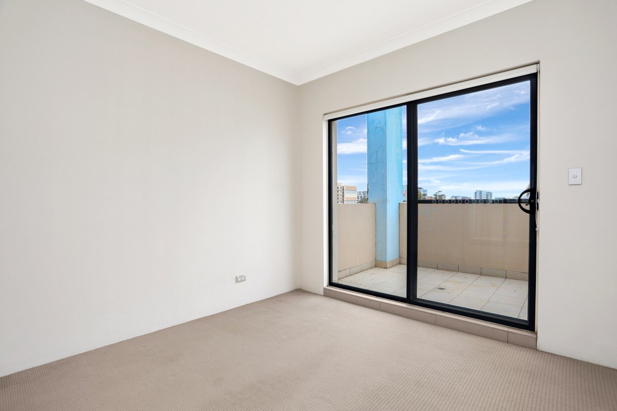 Large Top Floor Apartment in a Great Location